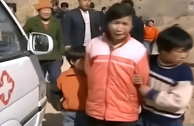 19岁少女被3人强奸15年，父子三人以她取乐，行为残忍令人发指！