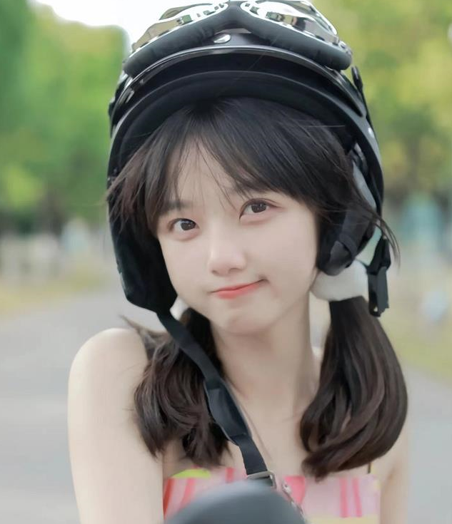 南大出现美女校花,长相甜美可爱神似王冰冰,网友:心动的感觉