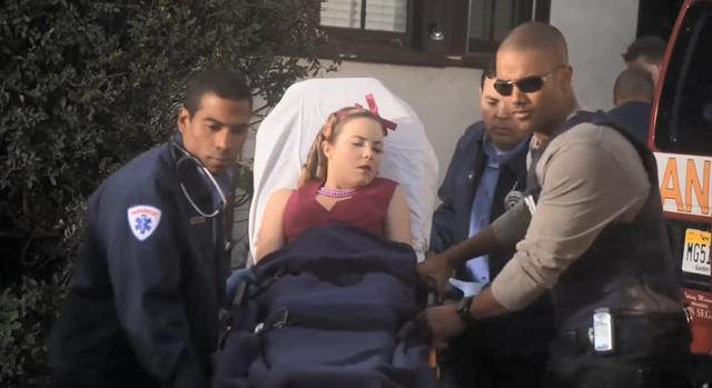 神秘凶手连环作案，绑架妙龄少女做成活人玩偶，犯罪惊悚片