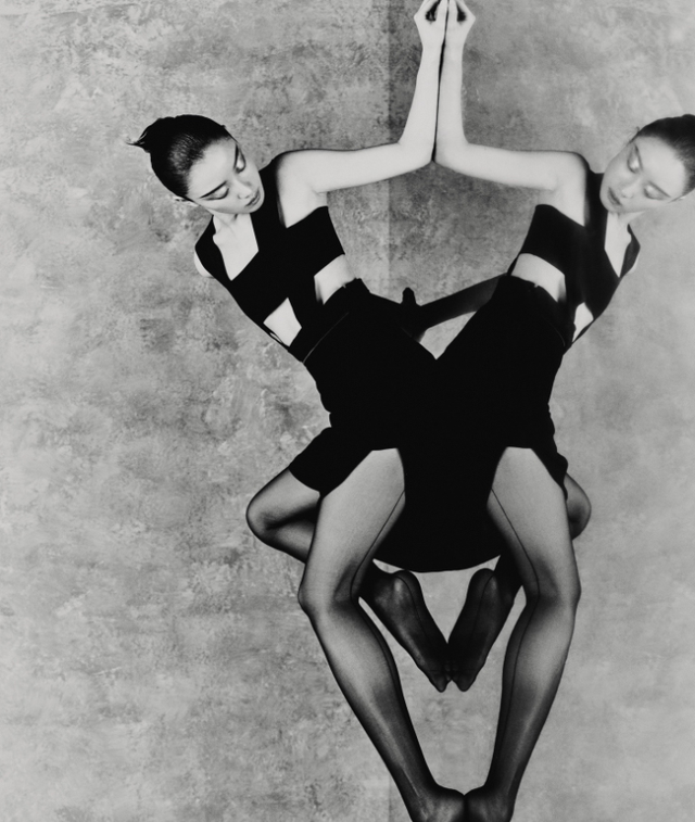 倪妮科技感大片释出！穿着性感身材火辣迷人，穿黑丝大长腿抢镜