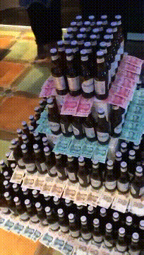 搞笑GIF动图,美女这么调皮的跟我打招呼,是不是对我有意思啊?