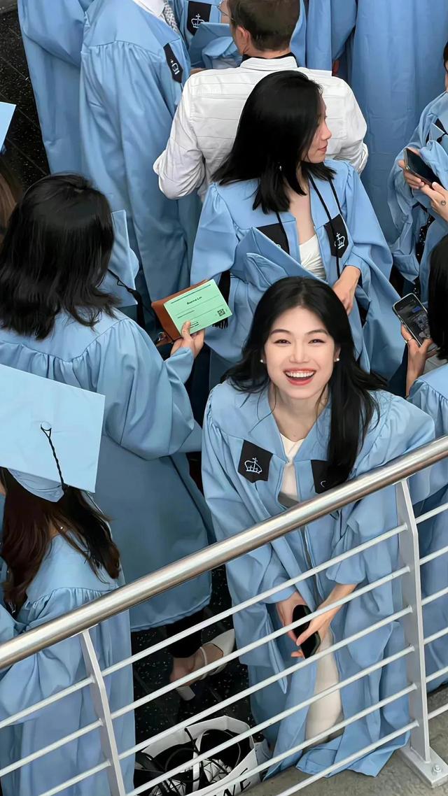 美女姐姐壁纸｜身材很有魅力