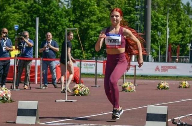 太胖了!K宝捧鲜花发福明显:大圆脸上线,特鲁索娃跳远也变胖了