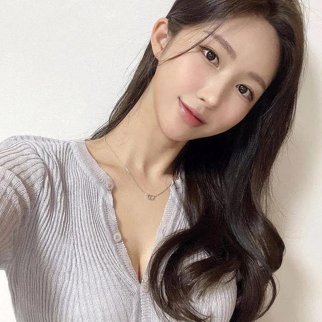 韩国年轻漂亮的女孩