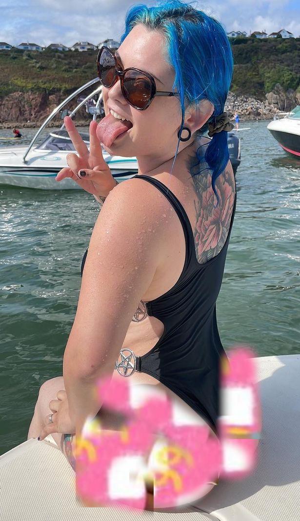 OnlyFans模特洛拉·梅森分享海边比基尼照，真性感