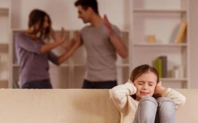 “洞房花烛夜,我和狗睡的”,新郎结完婚把新娘忘在酒店