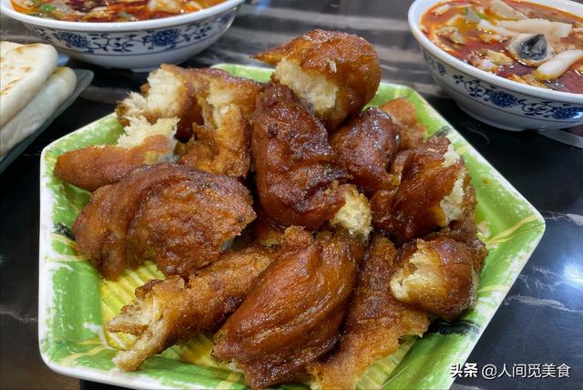 宁夏美女老板娘靠一碗汤红了，外地游客慕名而来，只为一睹芳容