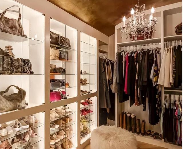 广东最美警花“王菲”，被抓时人躺在床上，用肉体开路拿下厅长