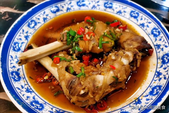 宁夏美女老板娘靠一碗汤红了，外地游客慕名而来，只为一睹芳容