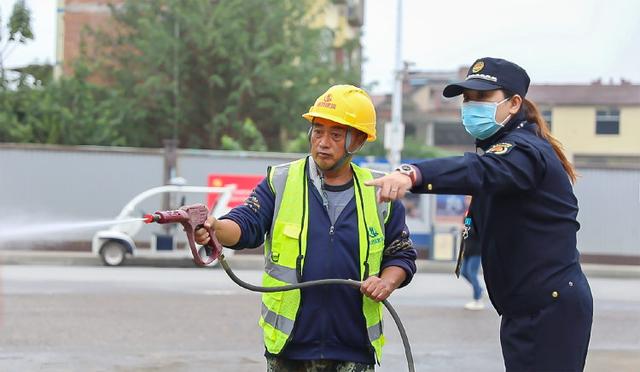 发现重庆之美丨有柔情有智慧有毅力，她被大家称为“城管花木兰”