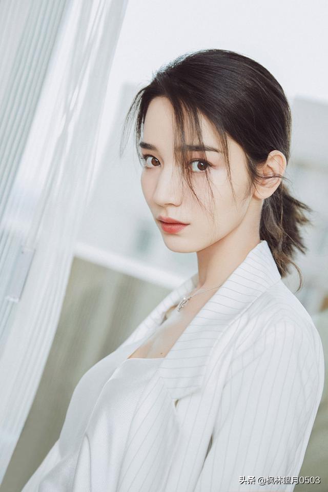 新疆的八位高颜值的美女，你最喜欢哪一位？