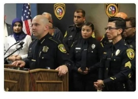 美国脱衣舞女用生殖器攻击警察 面临1036年刑期