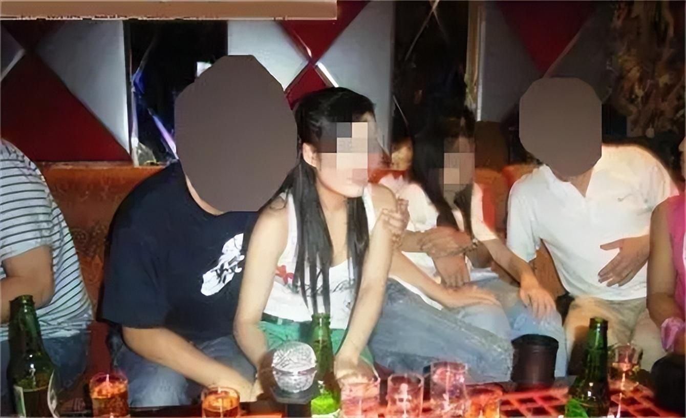 为追求刺激，4对夫妻网约多次，酒店互相发生关系，被判刑二年