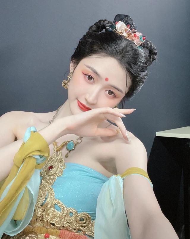 四川美女康可人