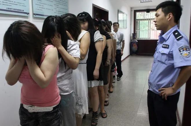 7旬大爷发现风月场所，多次光顾后报警：想把价格打下来