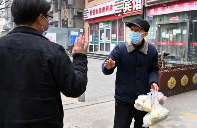 7旬大爷发现风月场所，多次光顾后报警：想把价格打下来