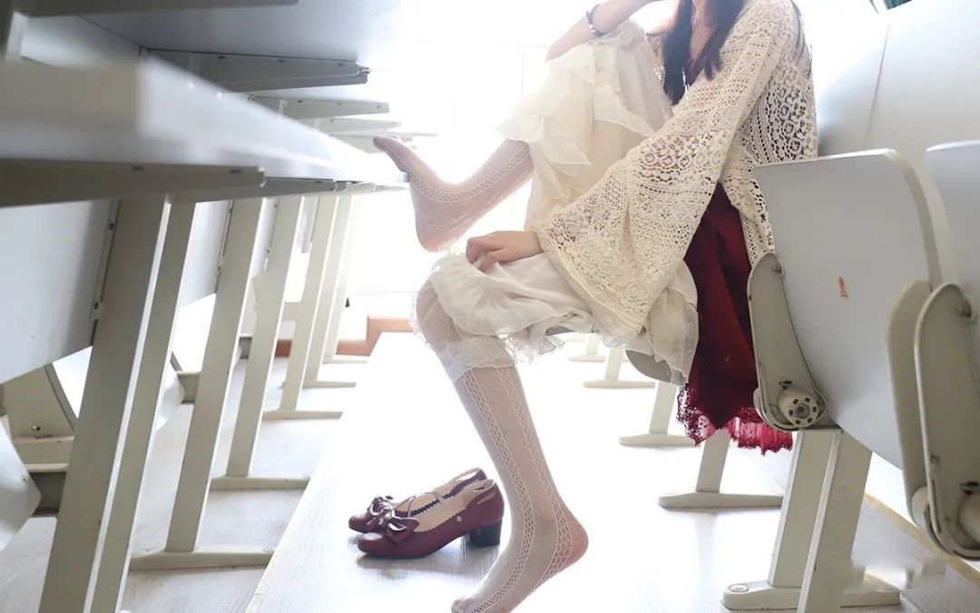 女大学生原味网络交易，狂敛财！