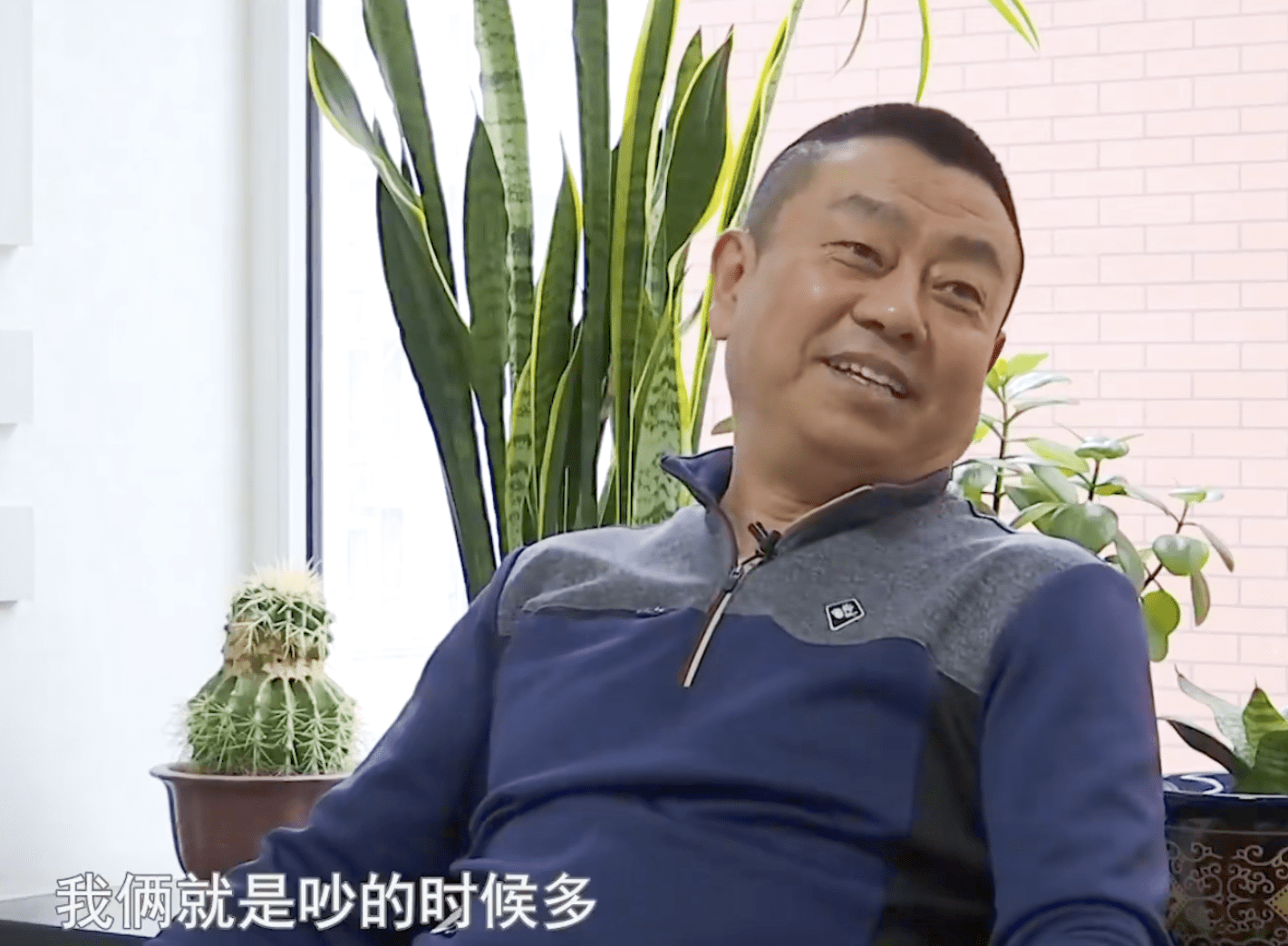 57岁大哥相亲47岁气质美女，她入住酒店一千一晚，大哥：我不配