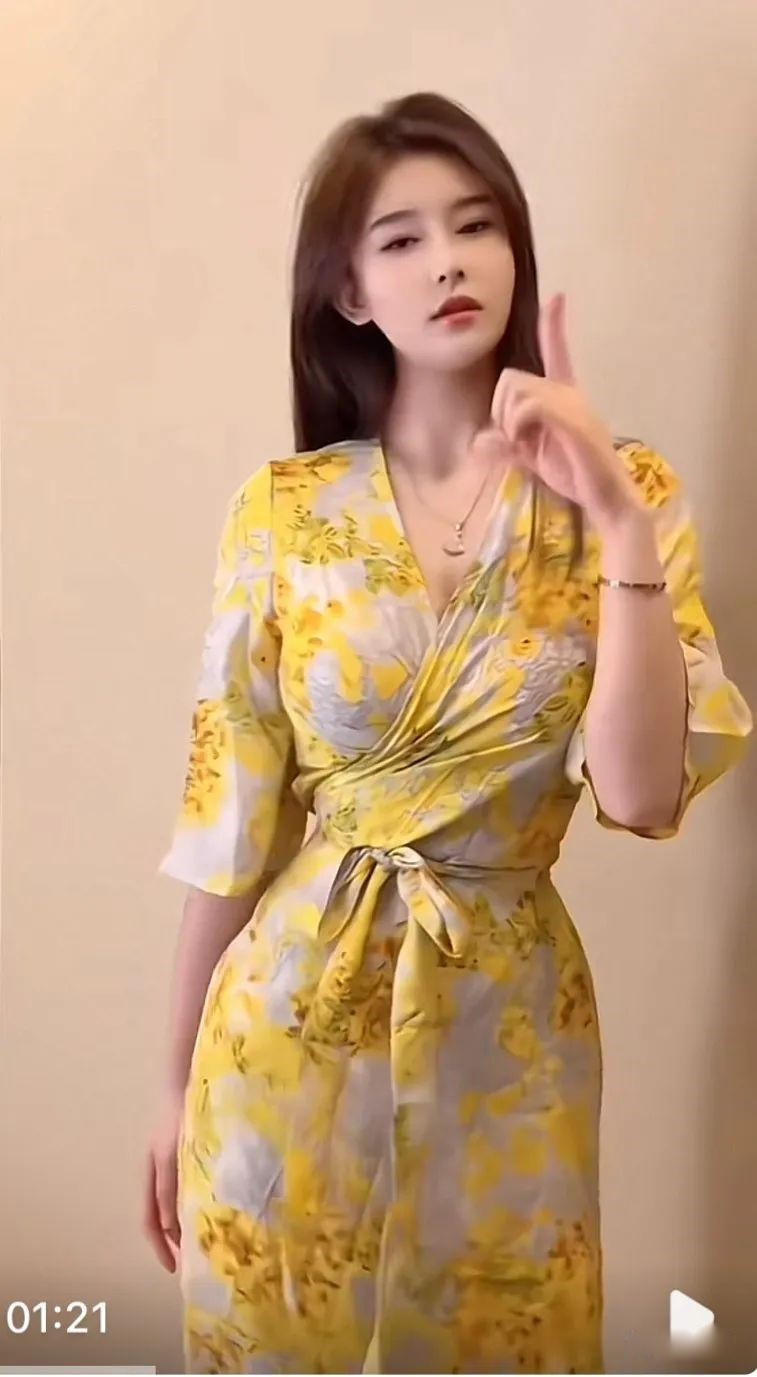 某音爆火的黄色战袍赢麻了