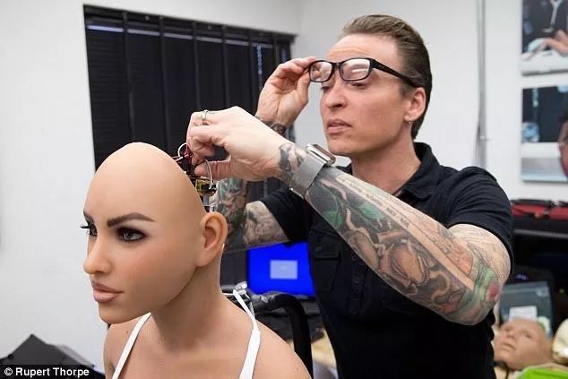 性爱机器人又爆新消息，这才是单身狗的终极性福！