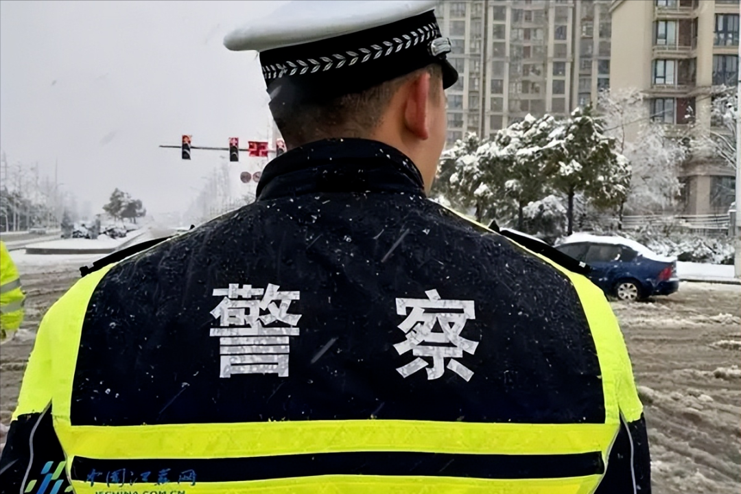 扬州民警和被强奸女孩被扒了个底朝天，有人开始慌了