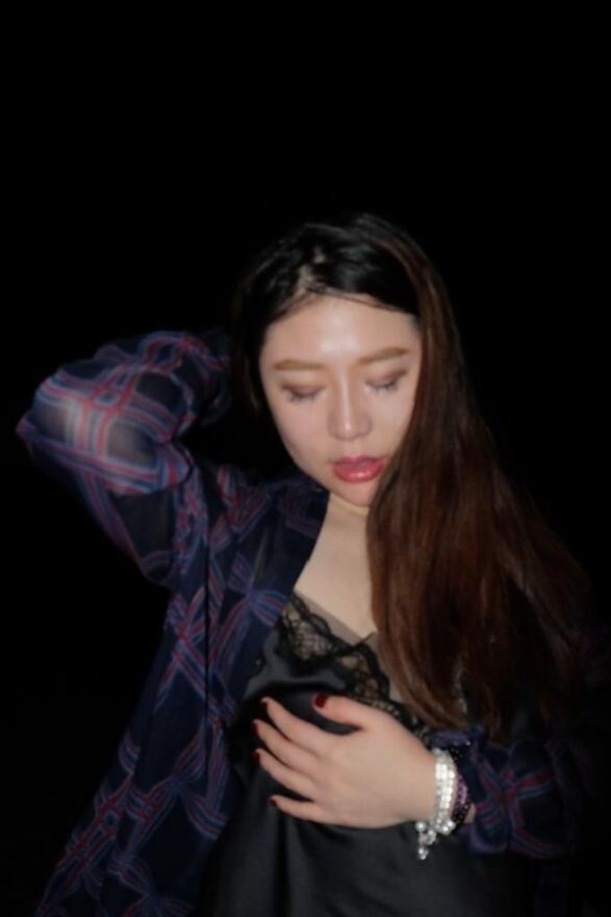 丰乳肥臀的女神野外露出