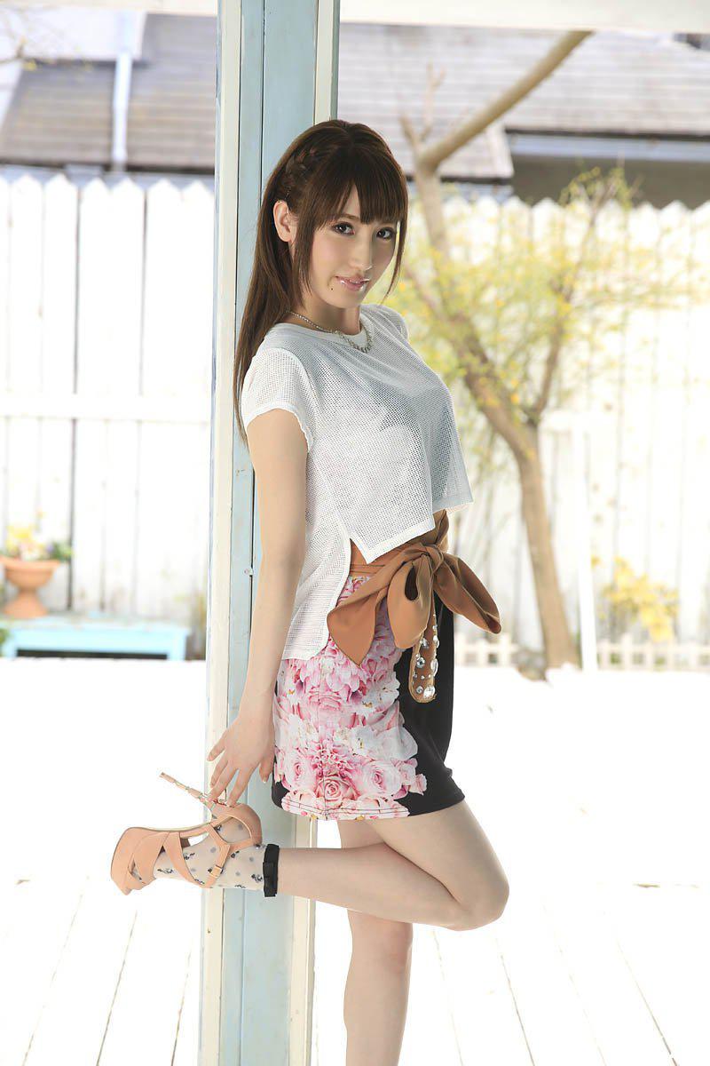 好漂亮的美少女张开大腿让叔叔玩穴