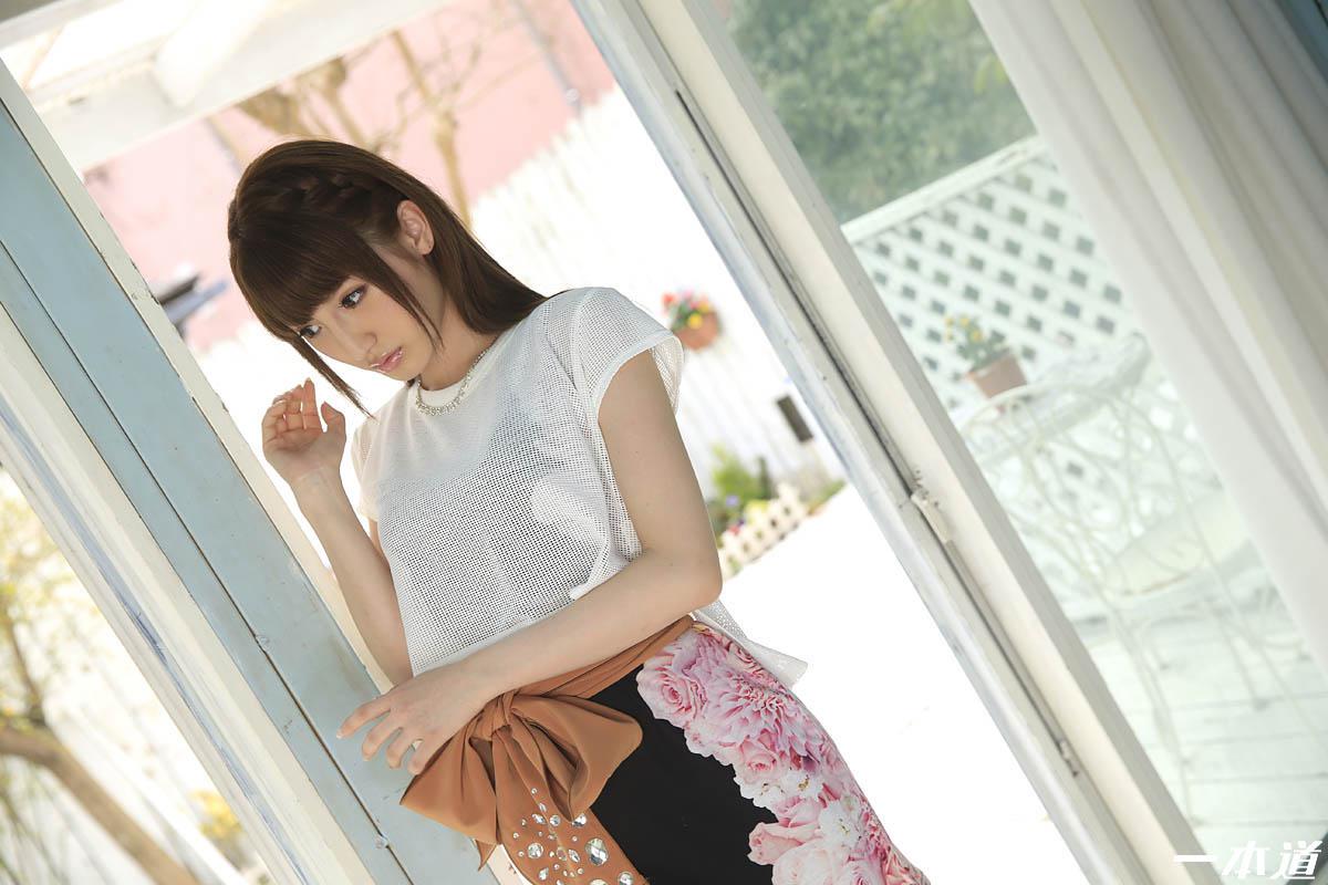 好漂亮的美少女张开大腿让叔叔玩穴