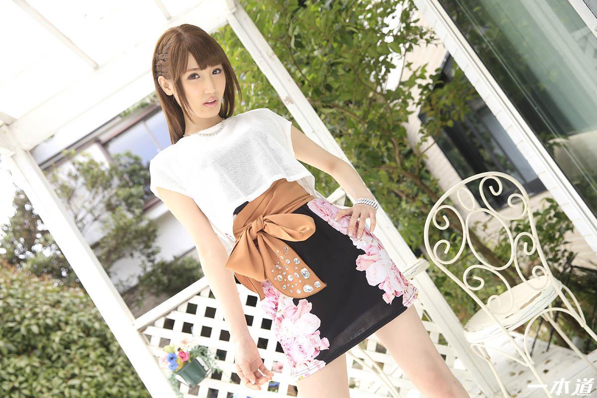 好漂亮的美少女张开大腿让叔叔玩穴