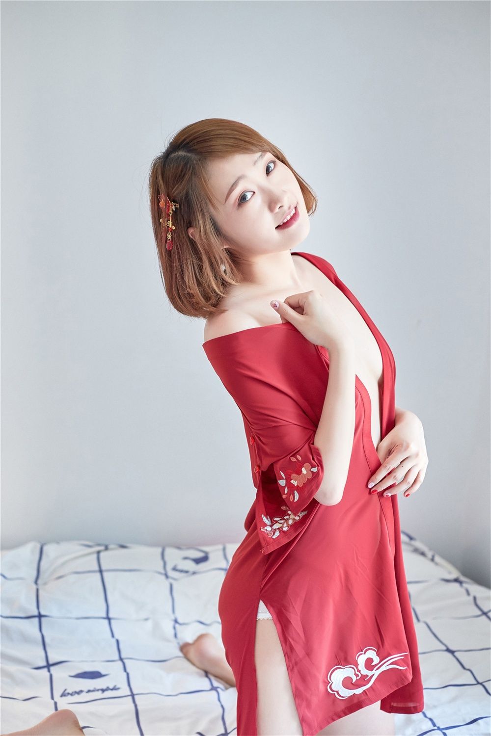 红衣妹子甜美诱人