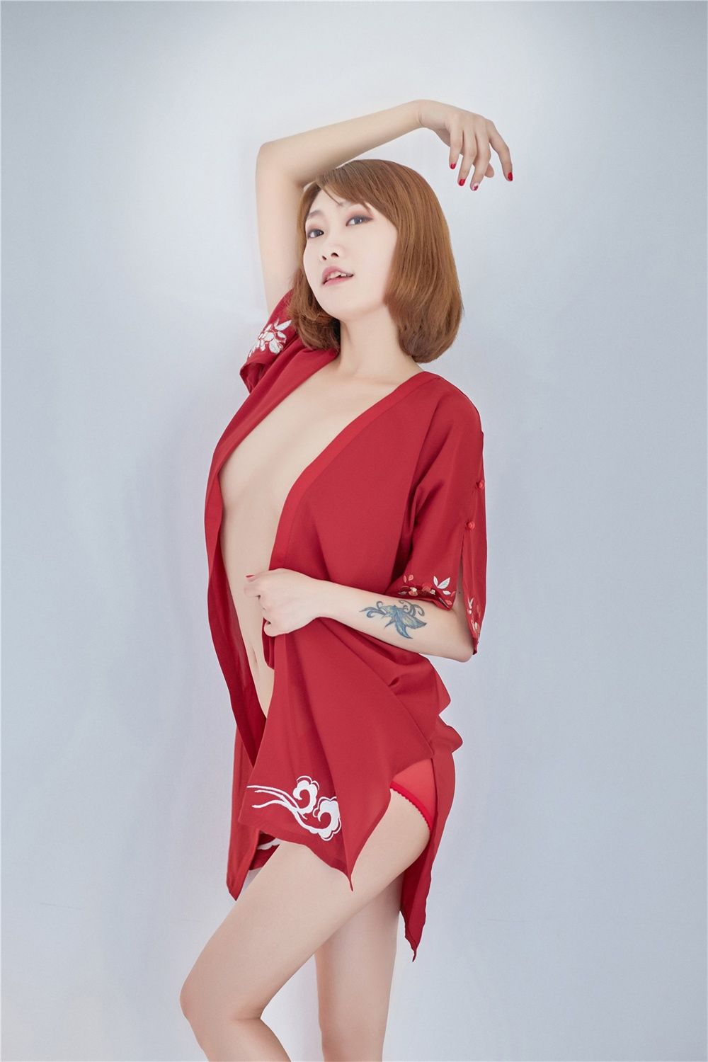 红衣妹子甜美诱人