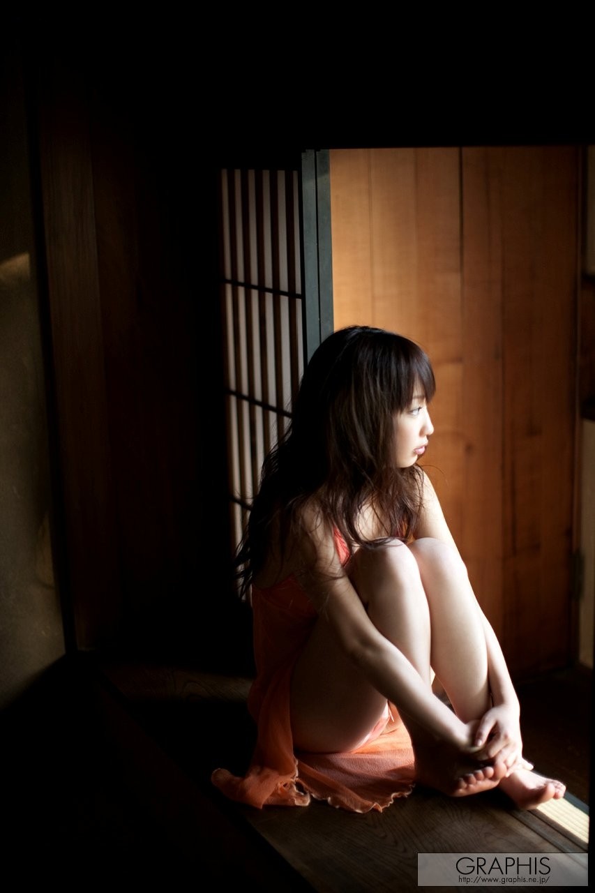 美女抚媚的身材好妖娆