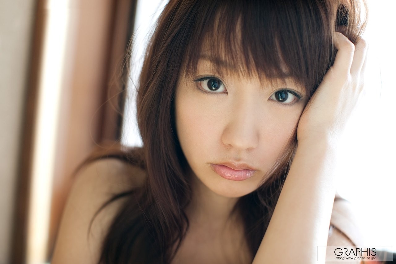 美女抚媚的身材好妖娆