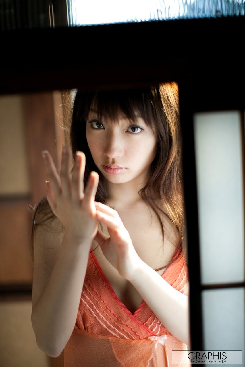 美女抚媚的身材好妖娆