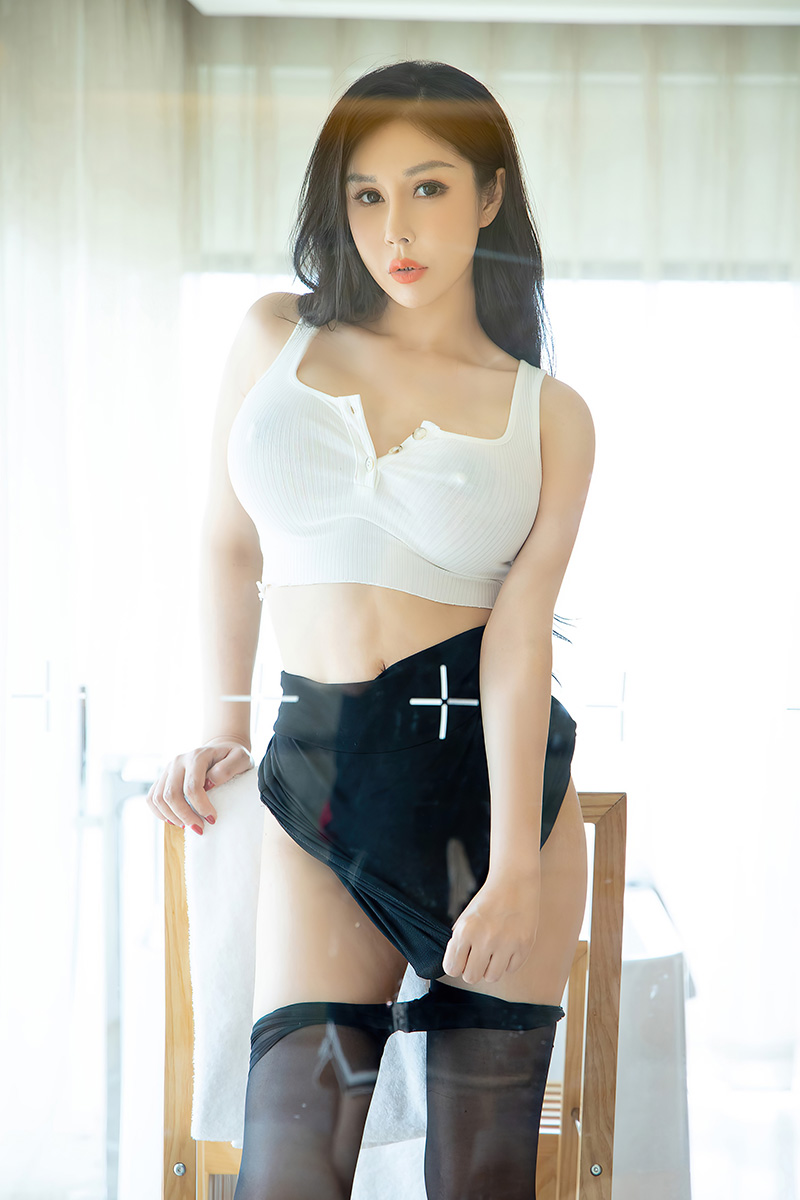 高挑美腿妹子完美身材