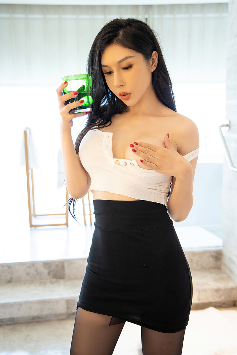 高挑美腿妹子完美身材