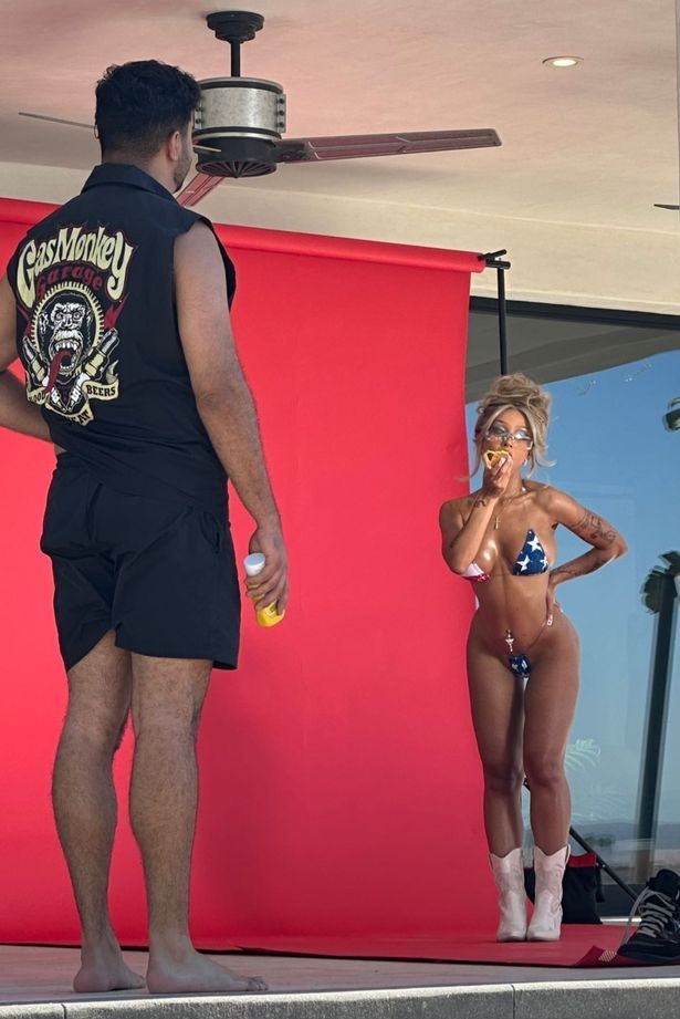 女歌手晒比基尼辣照:拉开热裤拉链释放性感