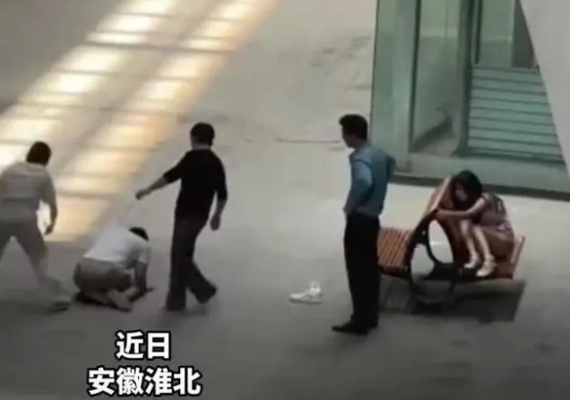 男子性侵少女被当众鞭打？！