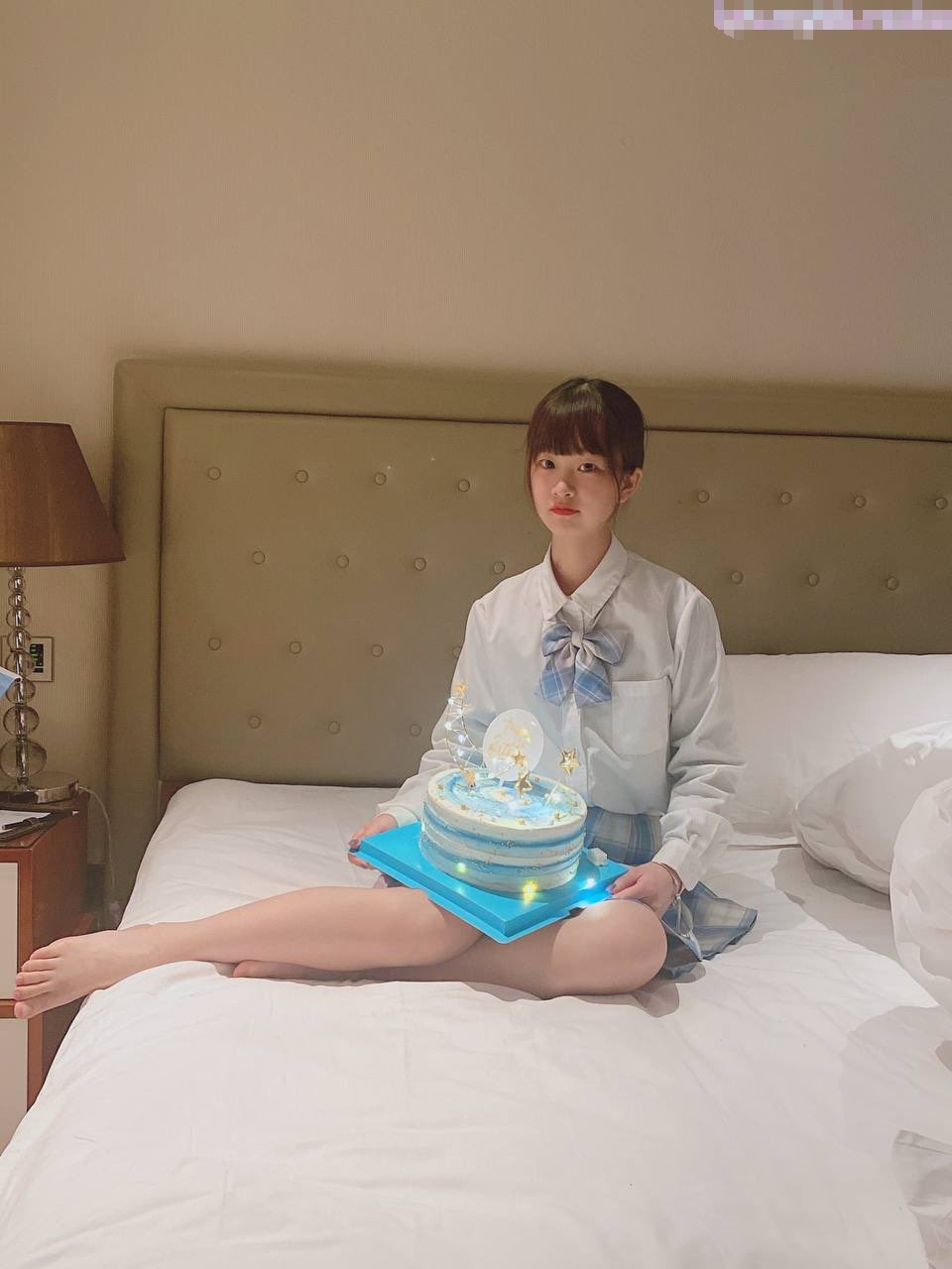 可爱美少女日常 菊花喷牛奶边插边喷 黑丝高跟水晶棒玩出白浆 JK网袜马尾白虎嫩穴长腿嫩足