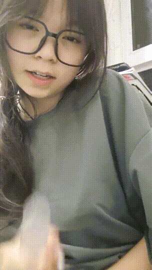 在校眼镜学生妹外纯内骚，嫩乳戴乳钉被金主包养，露出紫薇啪啪啪，阴蒂超大年纪轻轻就成为母狗了