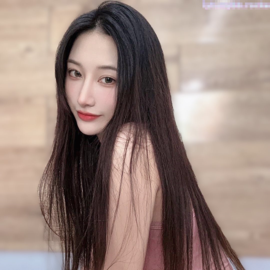 超极品小姐姐被财阀包养 太嫩也没被操过几次，这个姿势还不太熟练的小狗只能尽力扶着窗边撅着屁股被后入