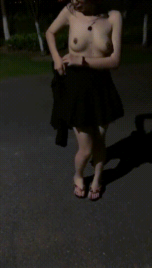 在校眼镜学生妹外纯内骚，嫩乳戴乳钉被金主包养，露出紫薇啪啪啪，阴蒂超大年纪轻轻就成为母狗了