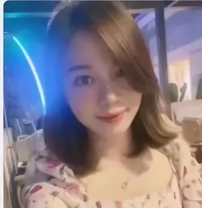 劲爆露骨聊天被扒，县领导出轨女下属