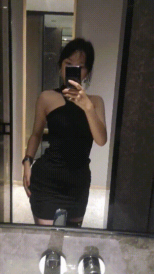 在校眼镜学生妹外纯内骚，嫩乳戴乳钉被金主包养，露出紫薇啪啪啪，阴蒂超大年纪轻轻就成为母狗了