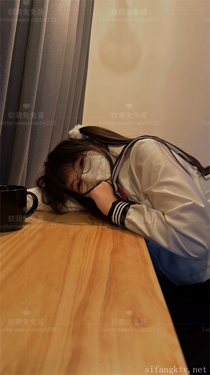 双马尾清纯少女『软萌兔兔酱』最新剧情《陪玩的失身日记》忘穿内裤发现后下药迷操