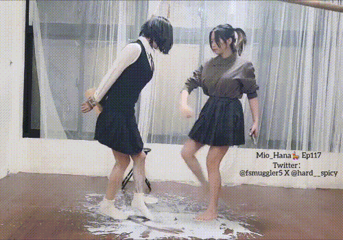 新奇刺激小闷骚型小可爱,当街浣肠潮喷露出,调教肛塞尾巴束缚,跳蛋控制潮吹漏尿 高潮颤挛抽搐