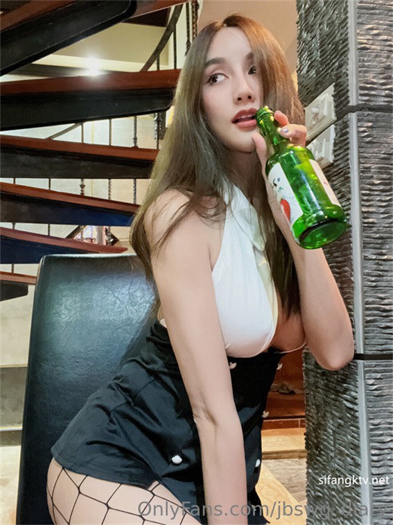 高颜长腿爆奶人妻『JBS』超尺度爆表 大屌单男群交《人体寿司》口爆内射