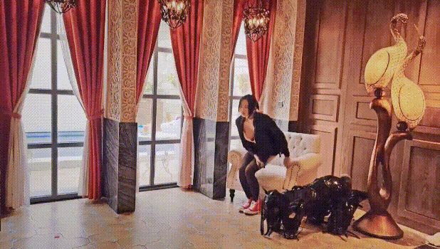 新奇刺激小闷骚型小可爱,当街浣肠潮喷露出,调教肛塞尾巴束缚,跳蛋控制潮吹漏尿 高潮颤挛抽搐