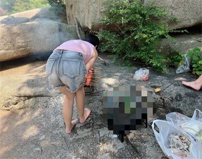 和姐姐朋友户外野炊 拉姐姐到山洞连射两次