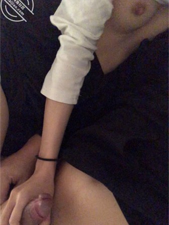 真实兄妹乱伦 强上正在做饭的妹妹 反差妹妹求哥哥操